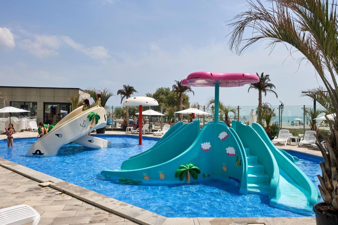 Fineloft Sea View Apartment-Spa N Pools Beach Resort Năvodari Екстериор снимка